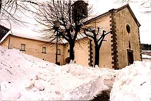 chiesa_neve.jpg (16039 byte)